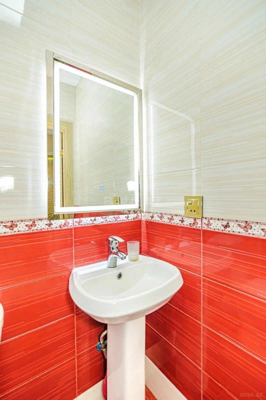 Kirayə verilir 2 otaqlı mənzil 60 m²