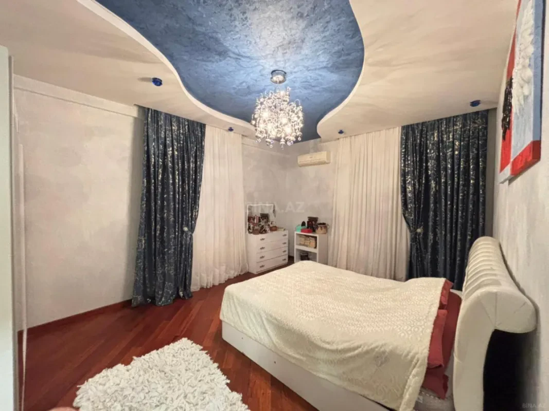 Satılır 3 otaqlı mənzil 160 m²