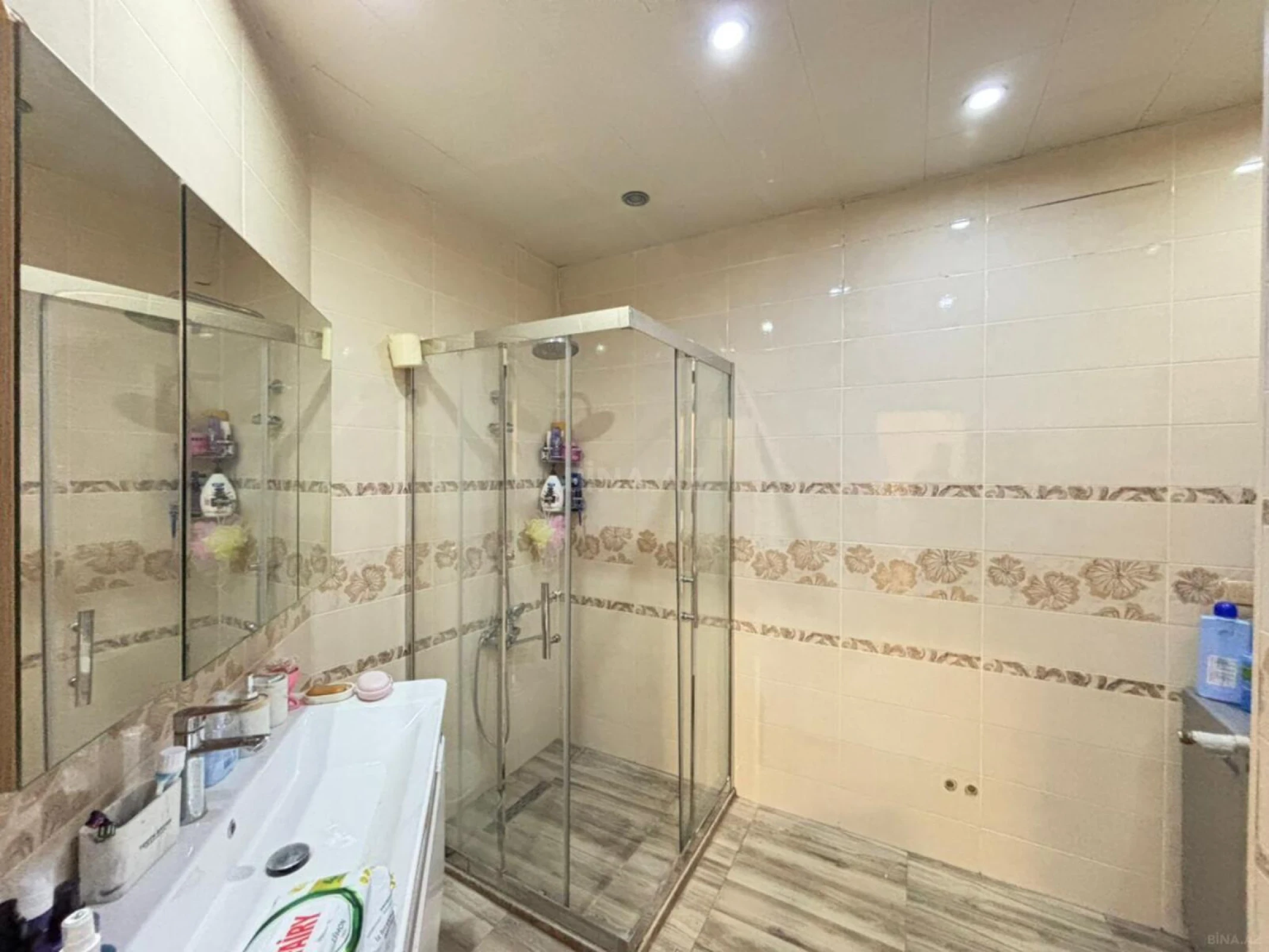 Satılır 3 otaqlı mənzil 160 m²