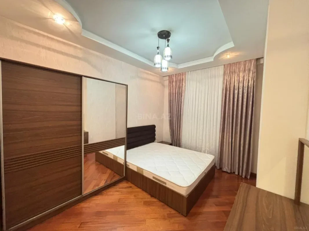 Satılır 3 otaqlı mənzil 160 m²