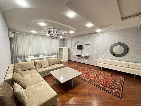 Satılır 3 otaqlı mənzil 160 m²