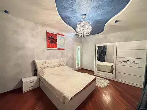 Satılır 3 otaqlı mənzil 160 m²