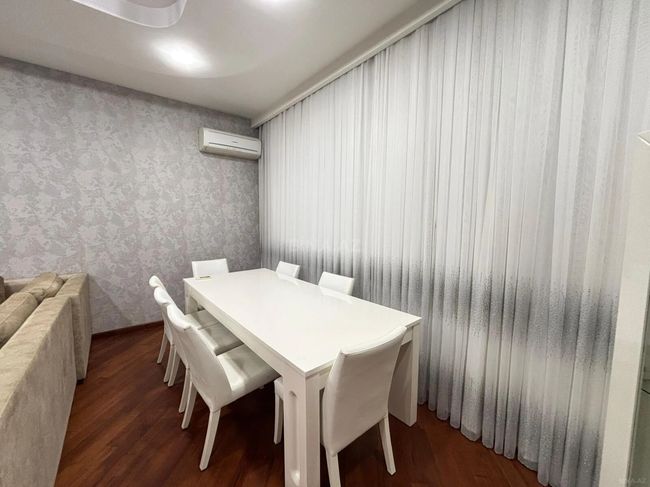 Satılır 3 otaqlı mənzil 160 m²