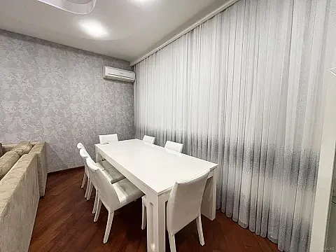 Satılır 3 otaqlı mənzil 160 m²