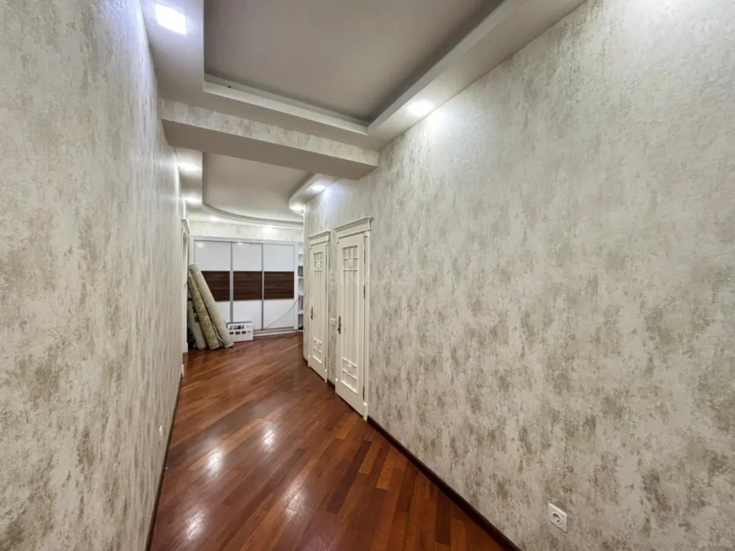 Satılır 3 otaqlı mənzil 160 m²