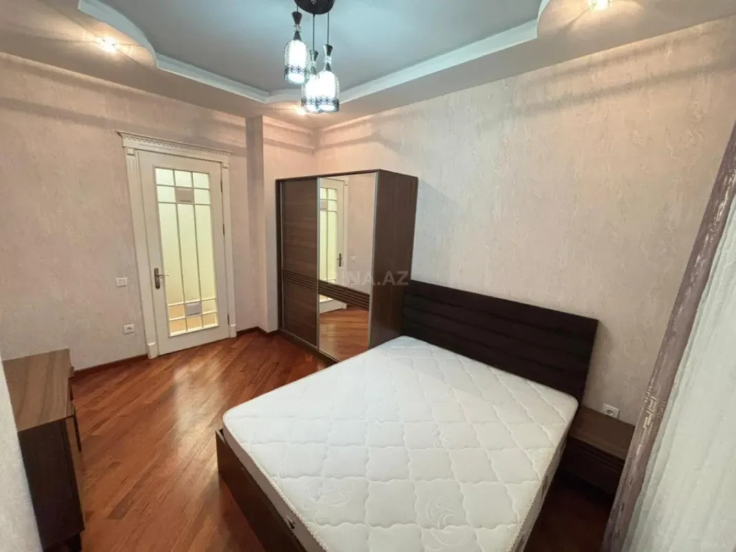 Satılır 3 otaqlı mənzil 160 m²