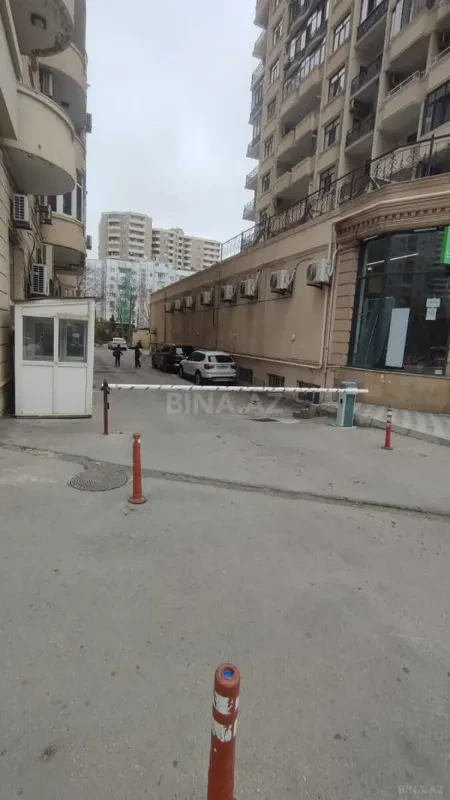 Satılır 4 otaqlı mənzil 188.6 m²