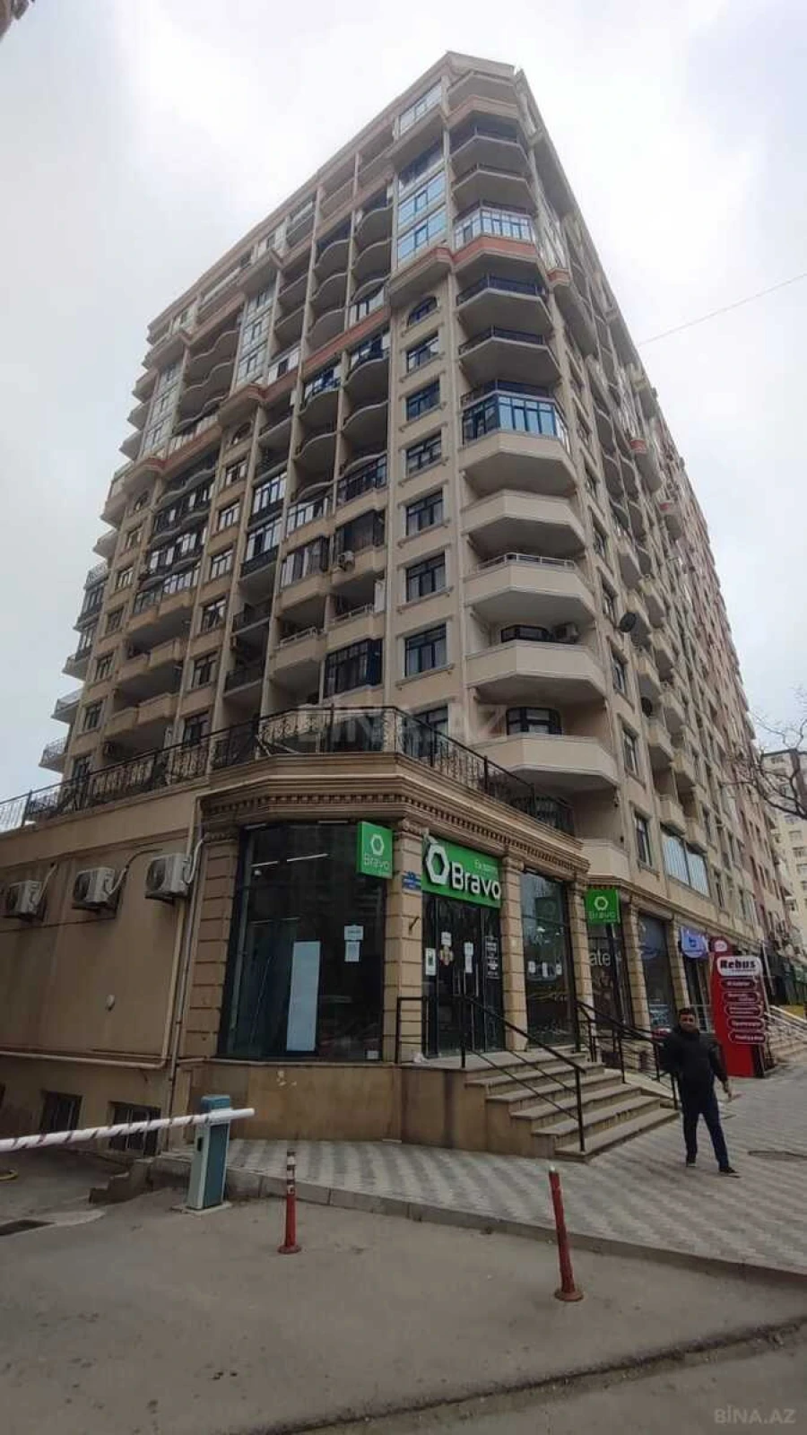 Satılır 4 otaqlı mənzil 188.6 m²