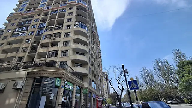 Satılır 4 otaqlı mənzil 188.6 m²