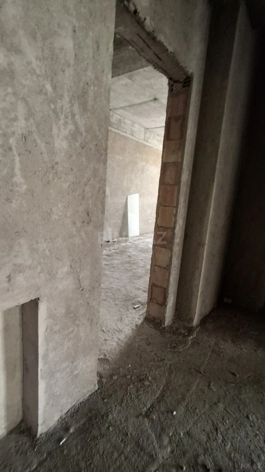 Satılır 4 otaqlı mənzil 188.6 m²