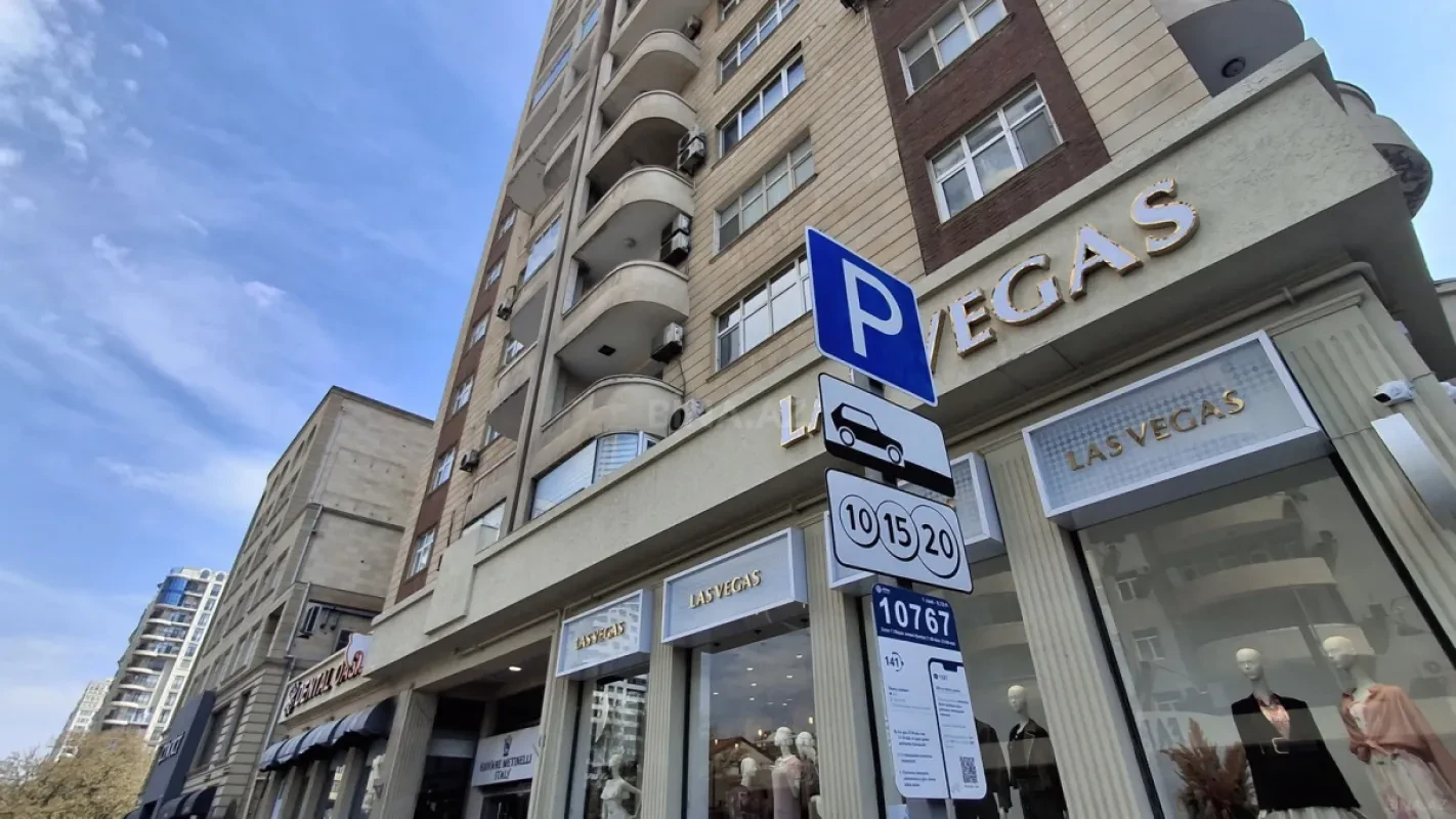 Satılır 4 otaqlı mənzil 188.6 m²