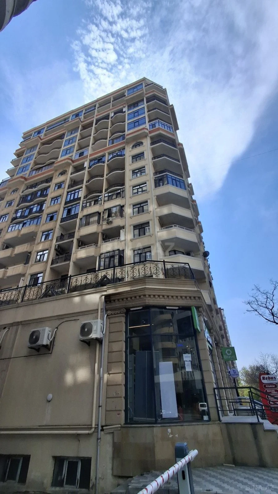 Satılır 4 otaqlı mənzil 188.6 m²