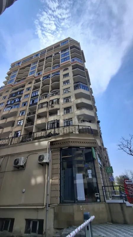 Satılır 4 otaqlı mənzil 188.6 m²