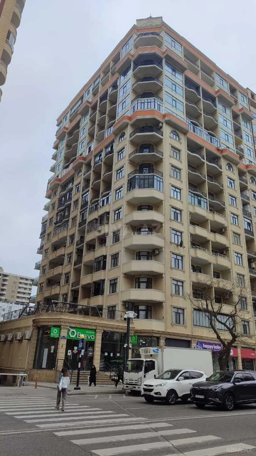 Satılır 4 otaqlı mənzil 188.6 m²