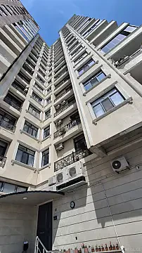 Satılır 4 otaqlı mənzil 188.6 m²