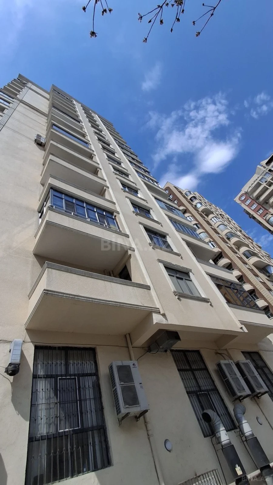 Satılır 4 otaqlı mənzil 188.6 m²