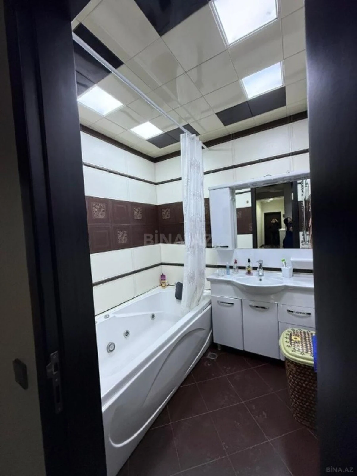 Satılır 3 otaqlı mənzil 136 m²
