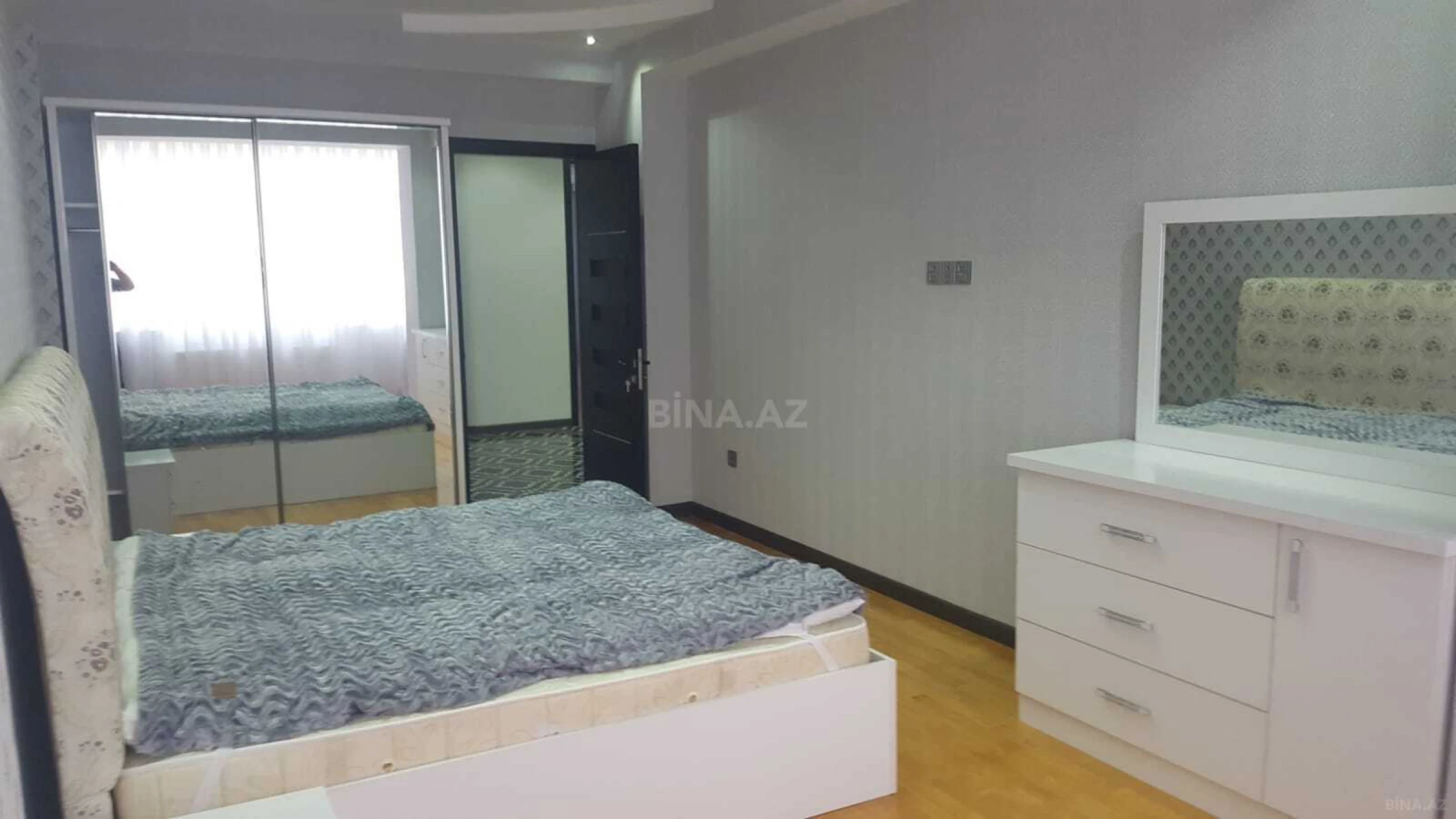 Satılır 3 otaqlı mənzil 136 m²