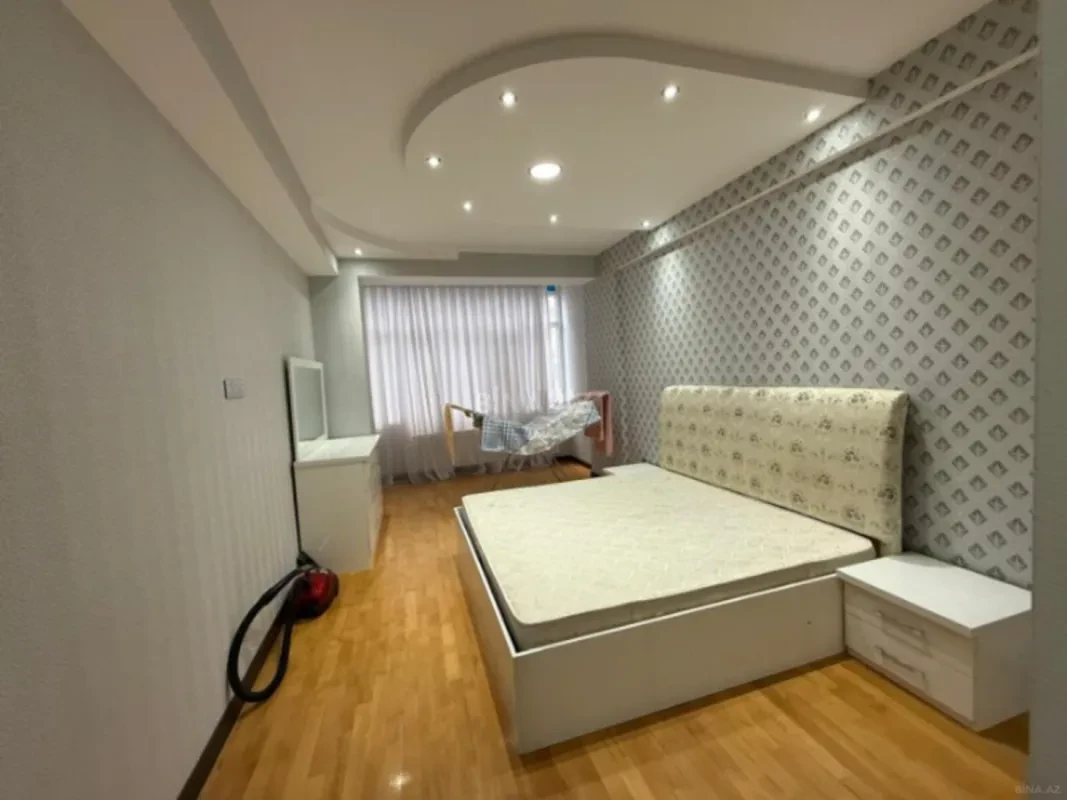 Satılır 3 otaqlı mənzil 136 m²