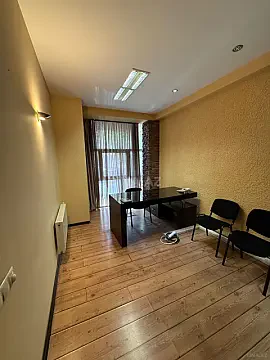 Kirayə verilir 6 otaqlı ofis 180 m²