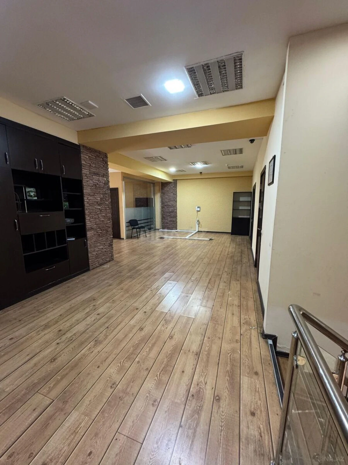 Kirayə verilir 6 otaqlı ofis 180 m²
