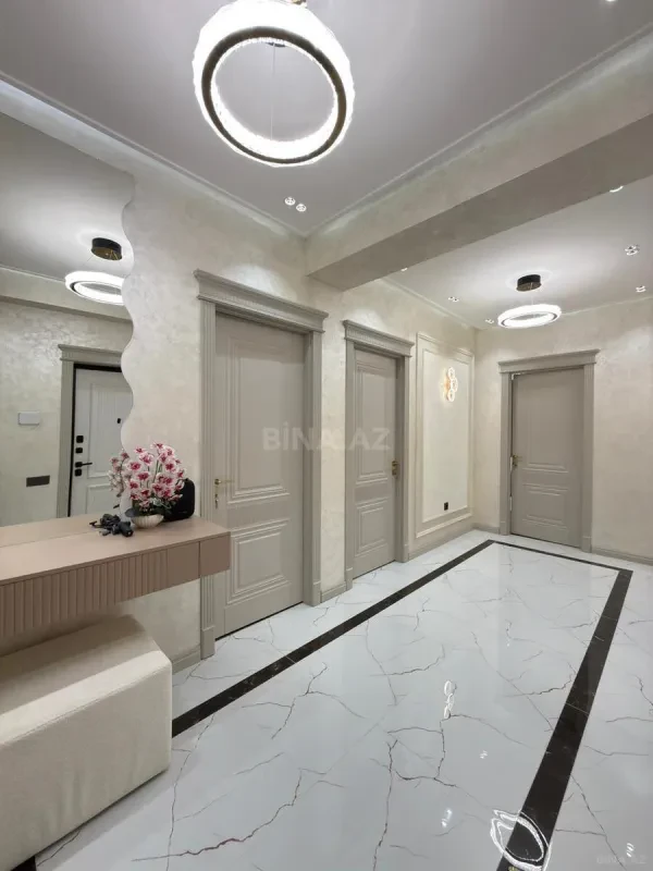 Satılır 3 otaqlı mənzil 118 m²