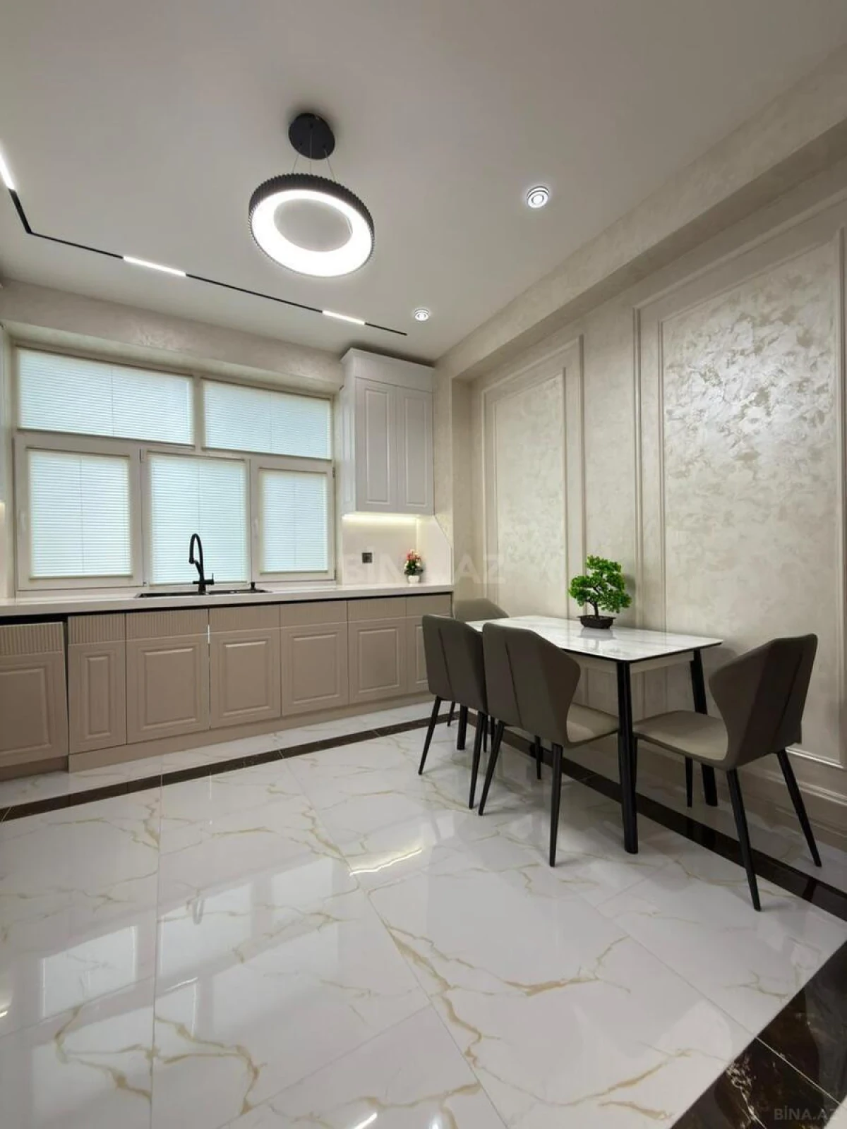 Satılır 3 otaqlı mənzil 118 m²