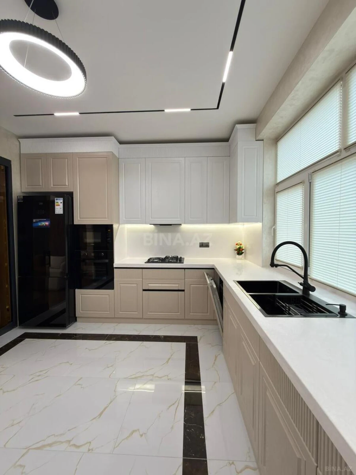 Satılır 3 otaqlı mənzil 118 m²