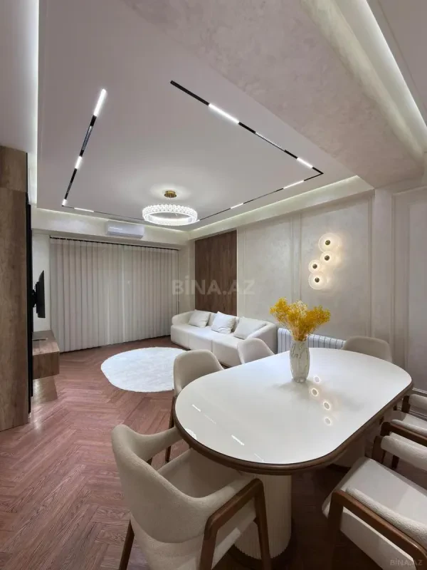 Satılır 3 otaqlı mənzil 118 m²