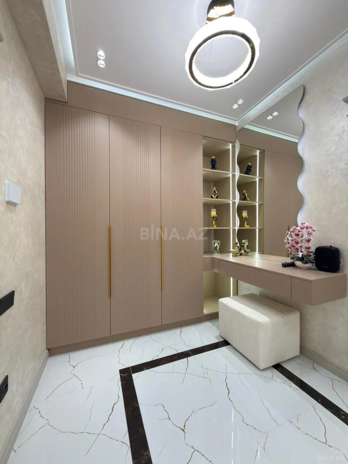 Satılır 3 otaqlı mənzil 118 m²
