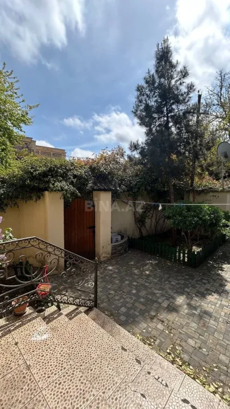 Satılır 4 otaqlı həyət evi 150 m²
