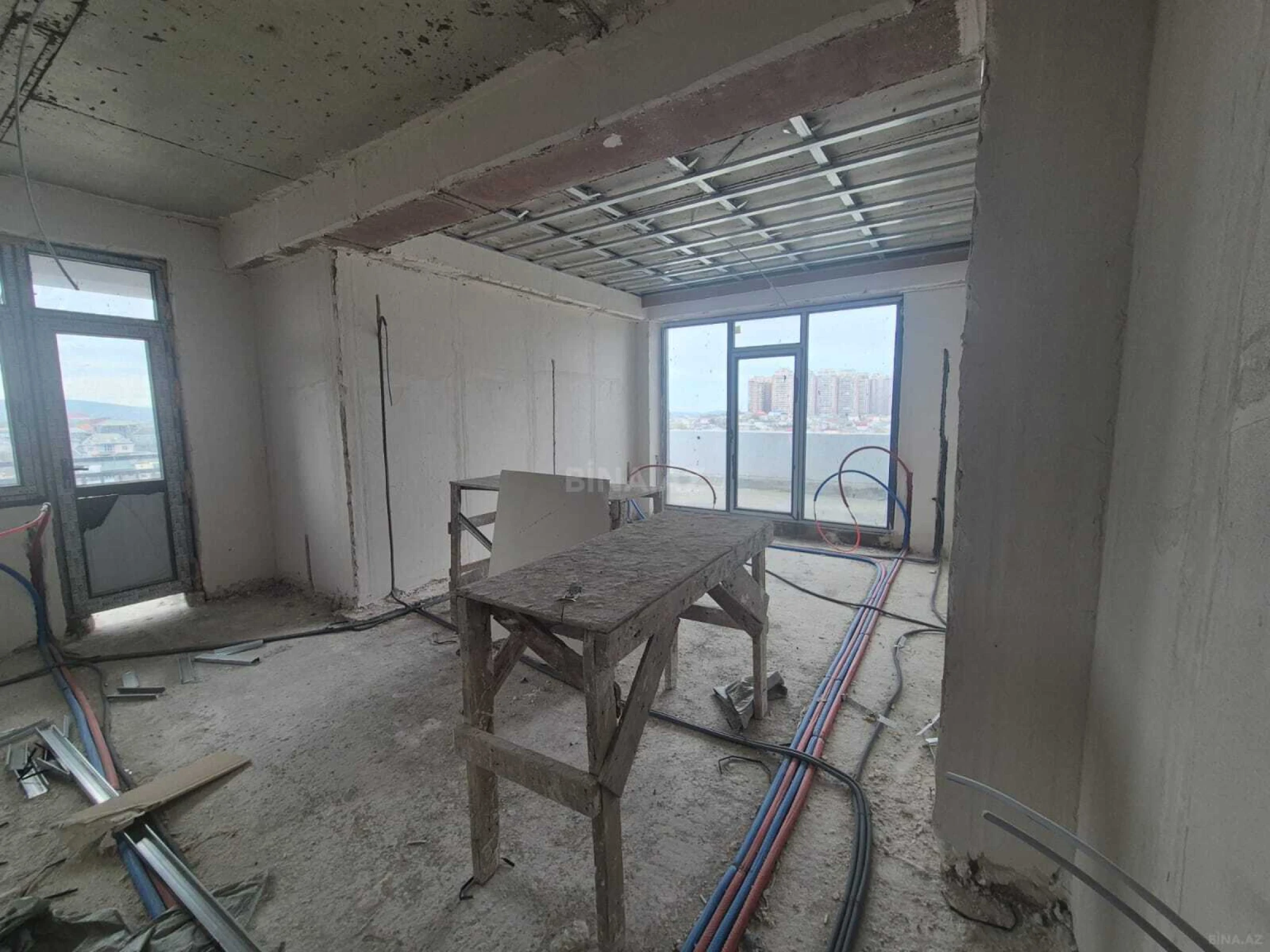 Satılır 3 otaqlı mənzil 178 m²