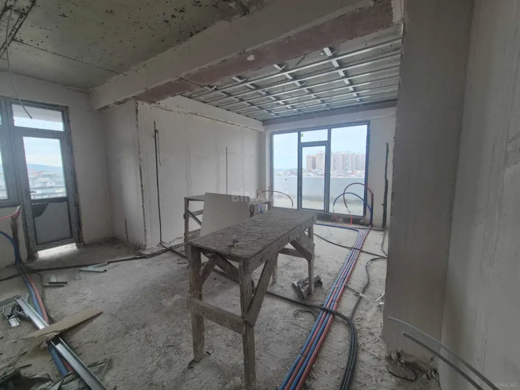 Satılır 3 otaqlı mənzil 178 m²