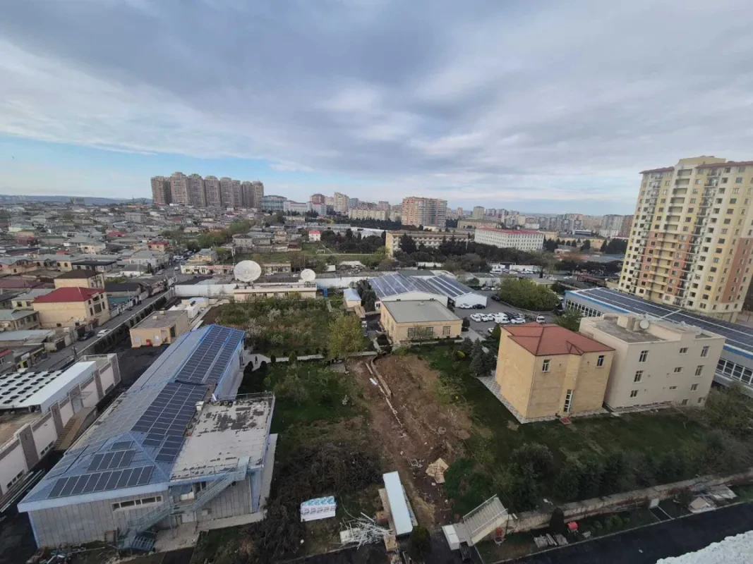 Satılır 3 otaqlı mənzil 178 m²