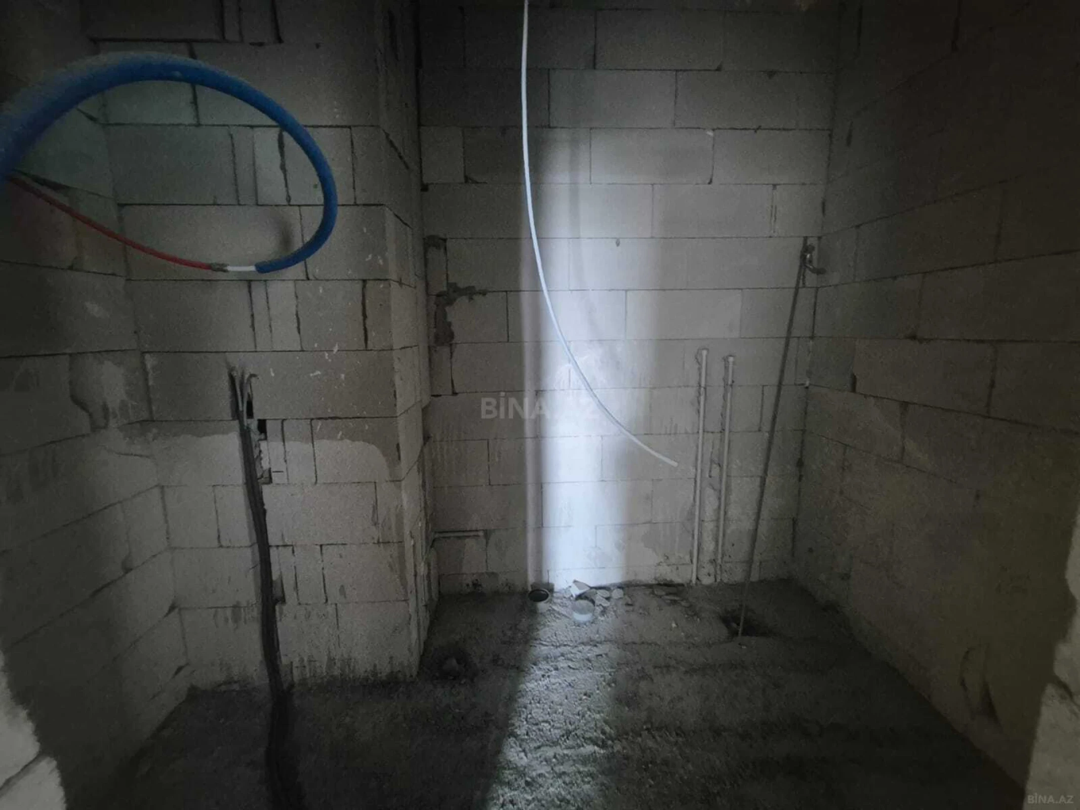 Satılır 3 otaqlı mənzil 178 m²
