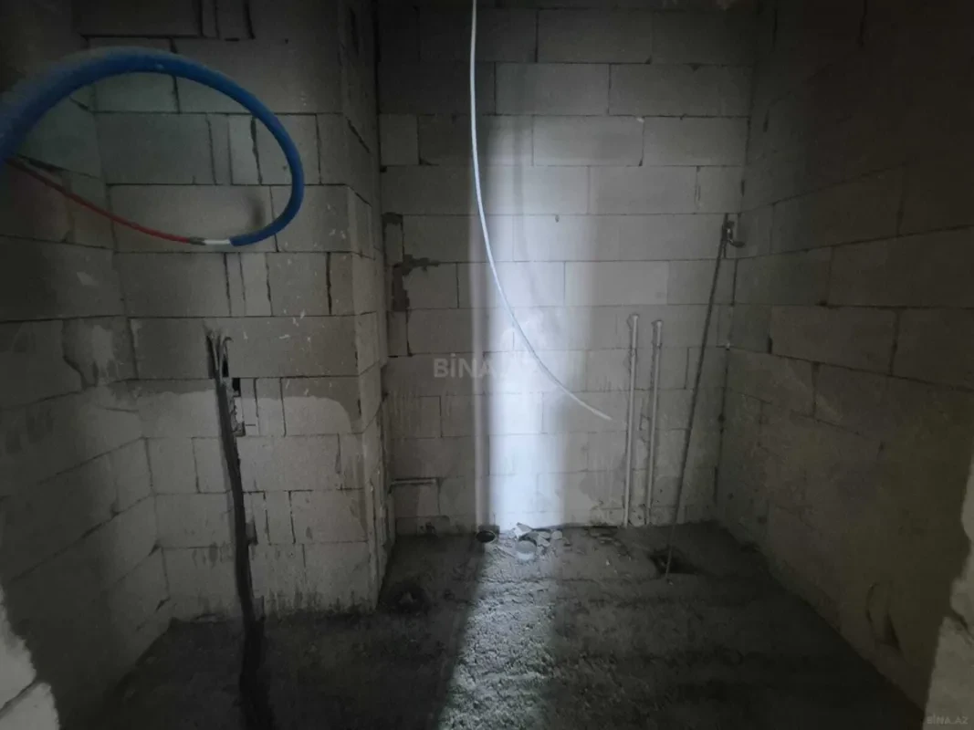Satılır 3 otaqlı mənzil 178 m²