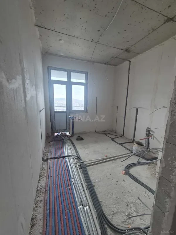 Satılır 3 otaqlı mənzil 178 m²