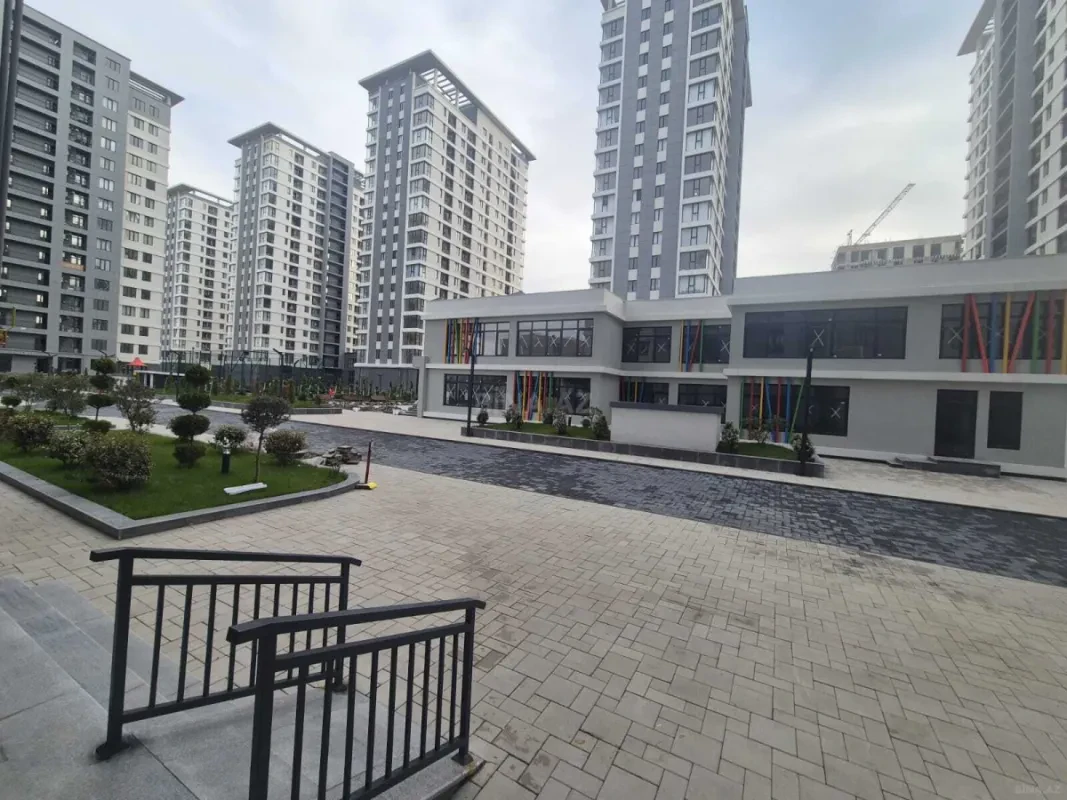 Satılır 3 otaqlı mənzil 178 m²