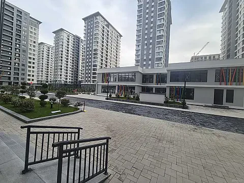 Satılır 3 otaqlı mənzil 178 m² — Bakı 3 otaq 178.00 m²