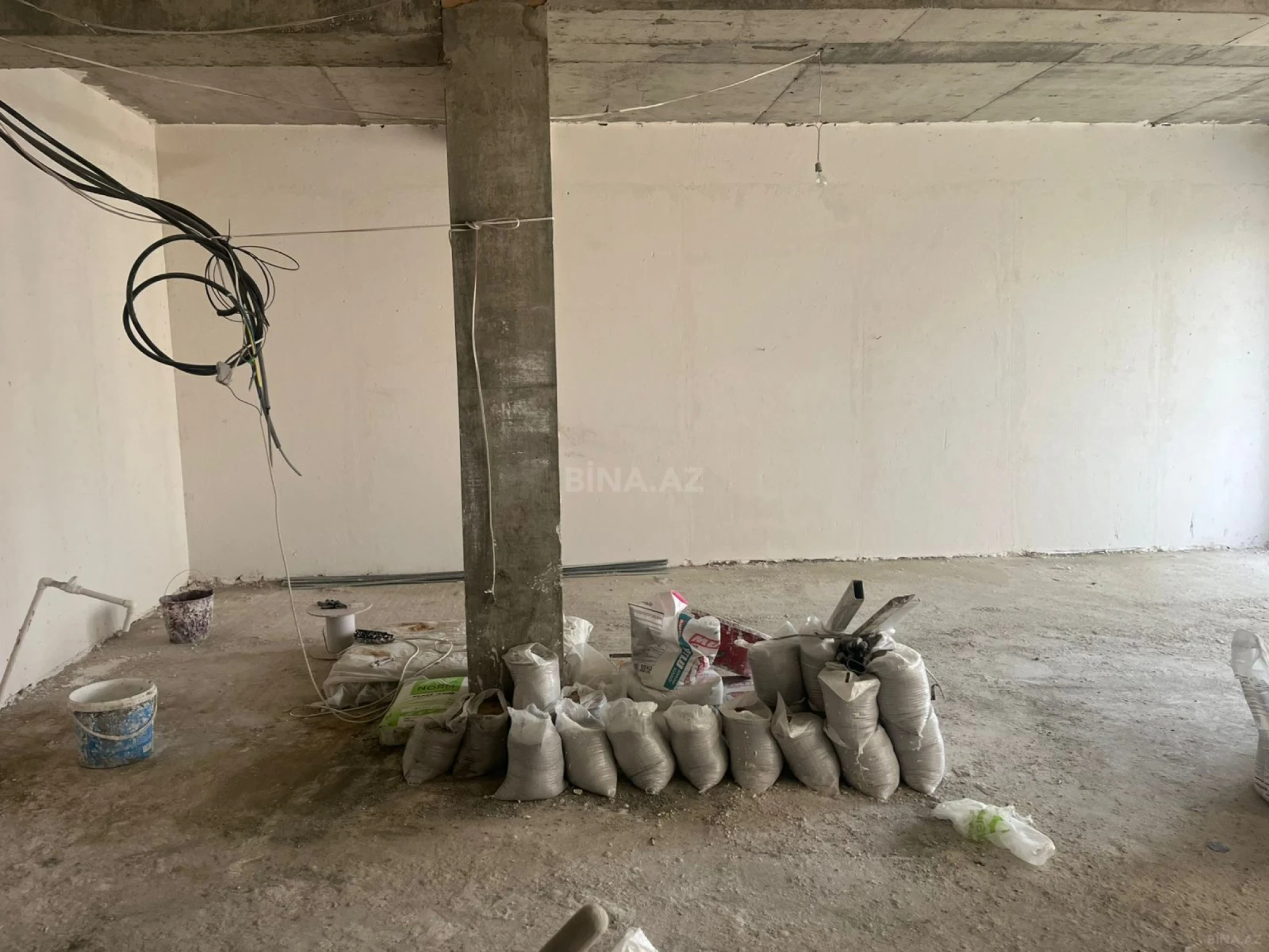 Satılır 2 otaqlı mənzil 93 m²