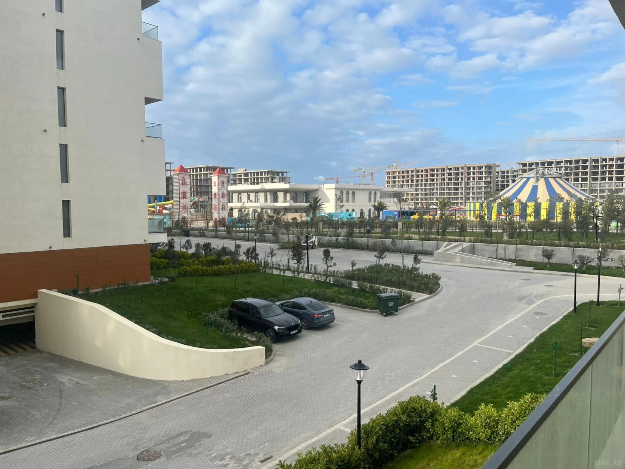 Satılır 2 otaqlı mənzil 93 m²