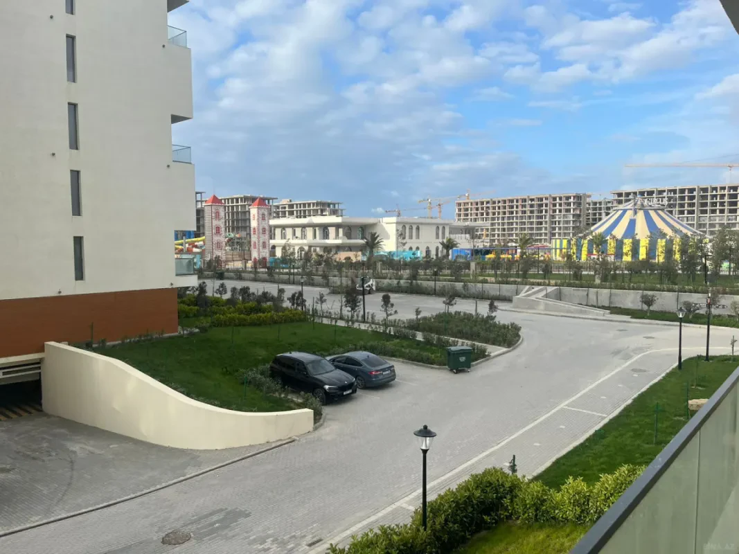 Satılır 2 otaqlı mənzil 93 m²
