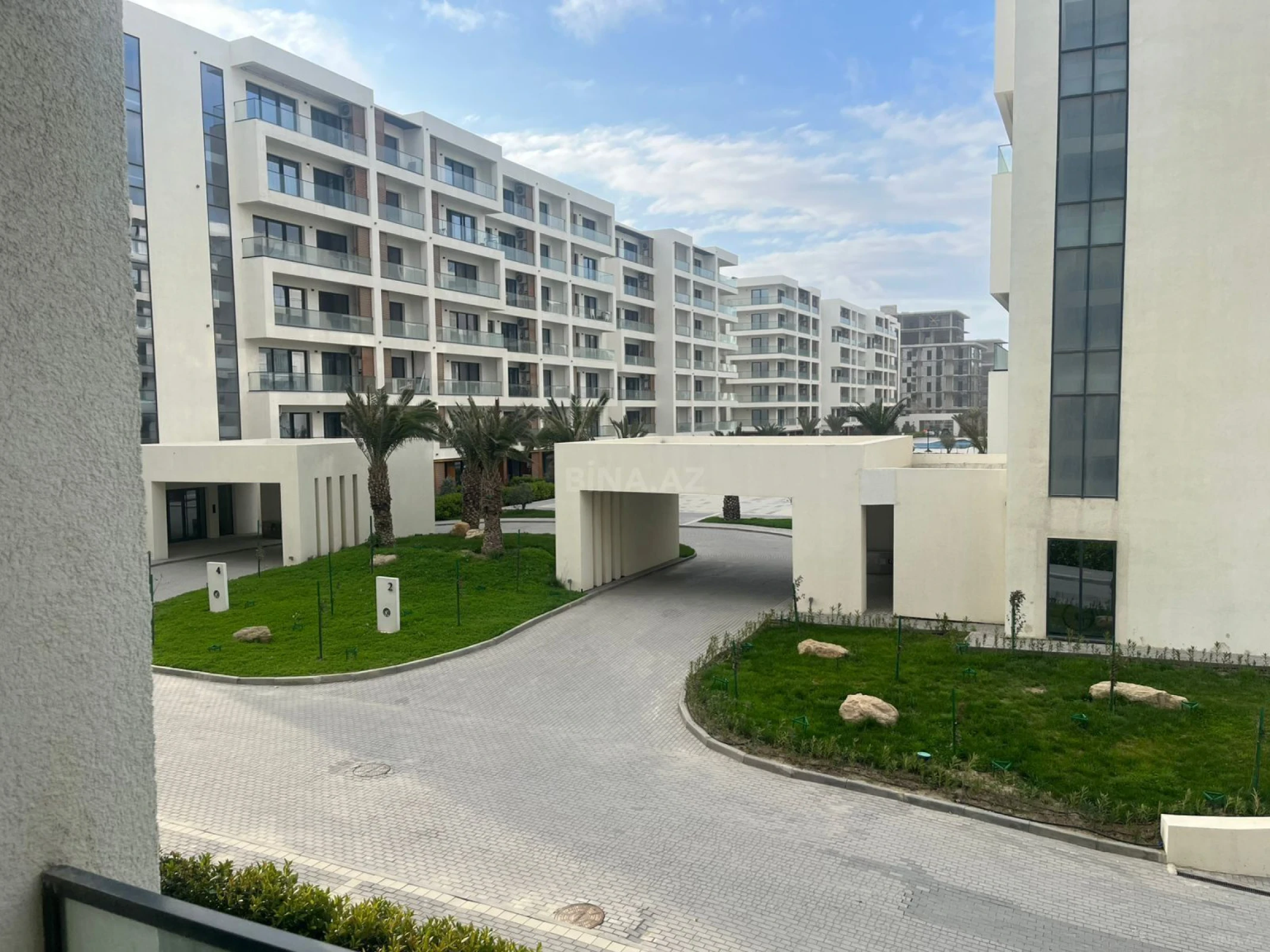 Satılır 2 otaqlı mənzil 93 m²