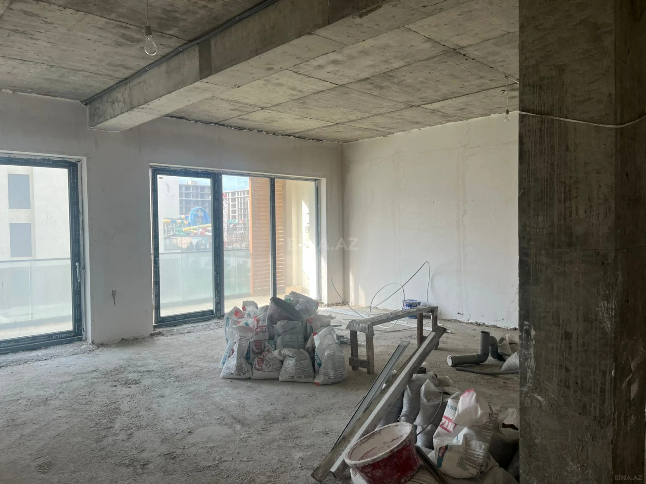 Satılır 2 otaqlı mənzil 93 m²