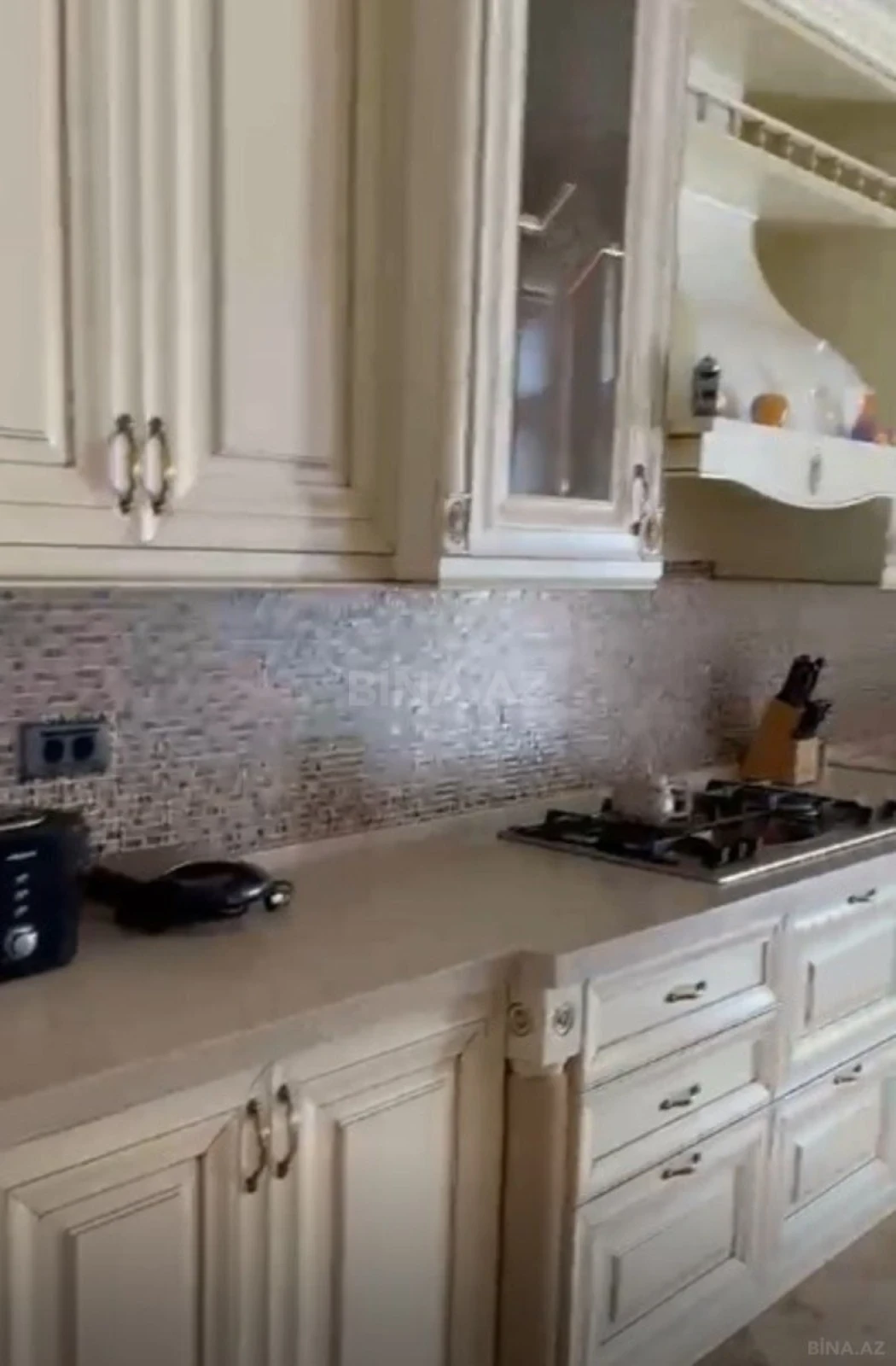 Satılır 4 otaqlı mənzil 231 m²