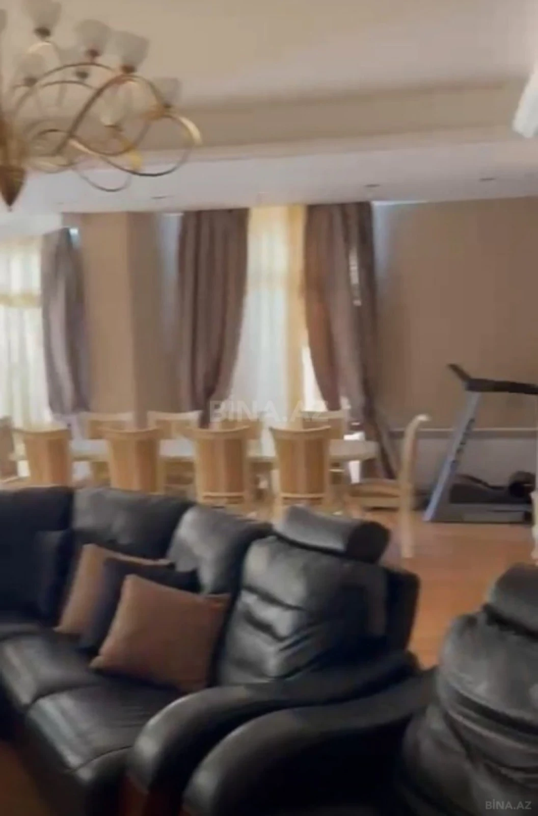 Satılır 4 otaqlı mənzil 231 m²