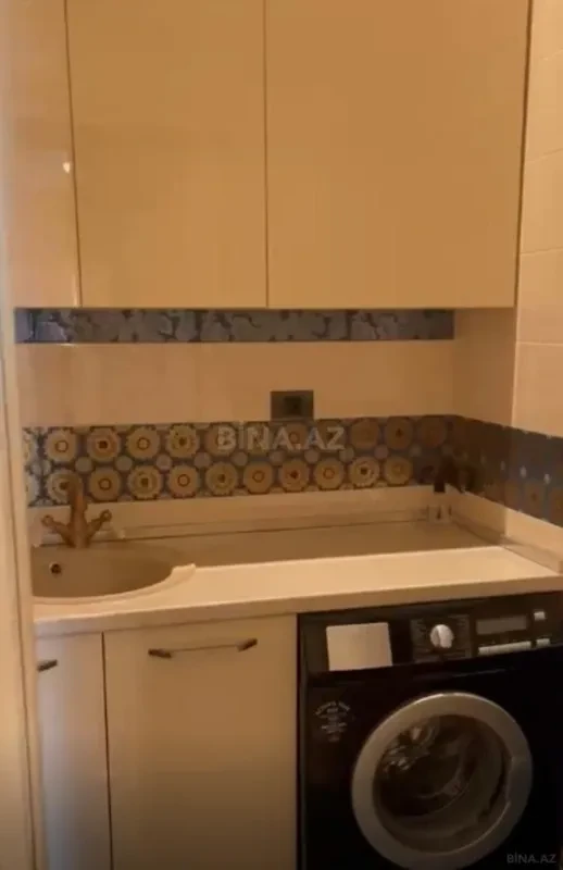 Satılır 4 otaqlı mənzil 231 m²