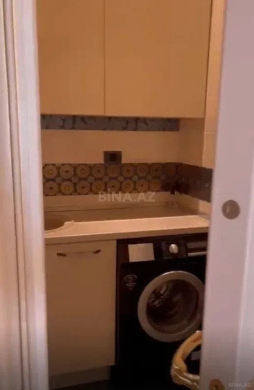 Satılır 4 otaqlı mənzil 231 m²