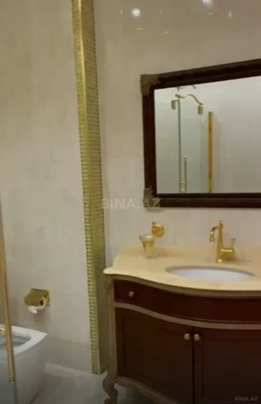 Satılır 4 otaqlı mənzil 231 m²