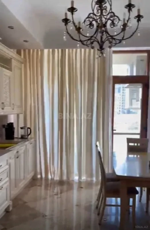 Satılır 4 otaqlı mənzil 231 m²